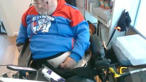 Snapshot of h20976 chatting on December 9, 4:45 am h20976 online show from December 9, 4:45 am