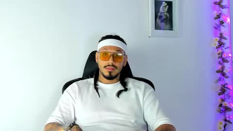 Snapshot of hache222 chatting on February 17, 8:58 pm hache222 online show from February 17, 8:58 pm