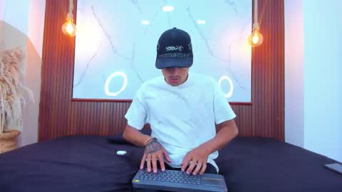 Hadrian Torres online show from March 18, 1:03 pm