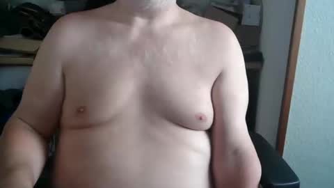 Snapshot of hairyarmpit_lover_1970 chatting on September 19, 8:04 am hairyarmpit_lover_1970 online show from September 19, 8:04 am