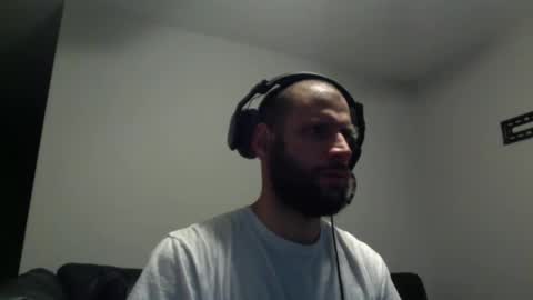 Snapshot of hairydadbod6 chatting on December 8, 1:35 am hairydadbod6 online show from December 8, 1:35 am