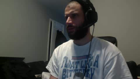 Snapshot of hairydadbod6 chatting on December 20, 5:40 pm hairydadbod6 online show from December 20, 5:40 pm