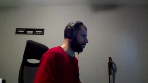 Snapshot of hairydadbod6 chatting on December 14, 12:55 pm hairydadbod6 online show from December 14, 12:55 pm