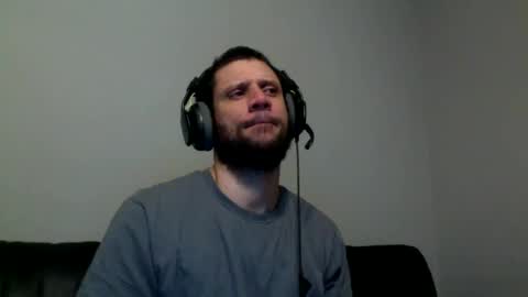 Snapshot of hairydadbod6 chatting on February 15, 11:27 pm hairydadbod6 online show from February 15, 11:27 pm