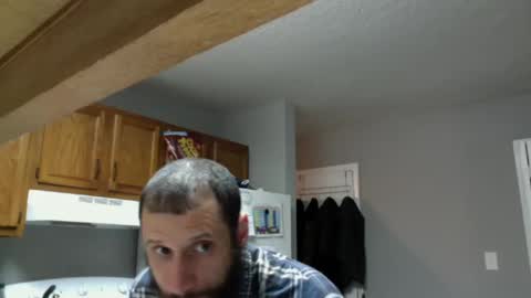 Snapshot of hairydadbod6 chatting on January 3, 12:43 am hairydadbod6 online show from January 3, 12:43 am