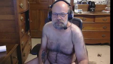 Snapshot of hairydaddybear69 chatting on September 14, 10:23 pm HairyDaddyBear69 online show from September 14, 10:23 pm