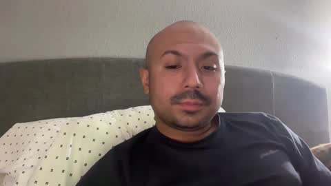 Snapshot of hairyman30000 chatting on October 8, 11:42 pm hairyman30000 online show from October 8, 11:42 pm