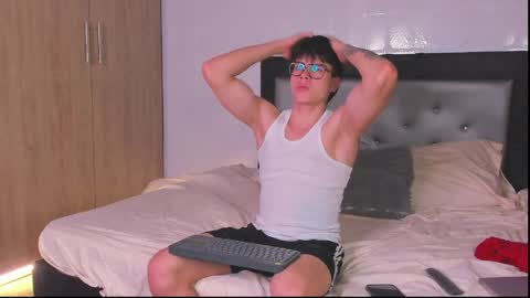 handsome_boys69 online show from April 3, 7:49 am