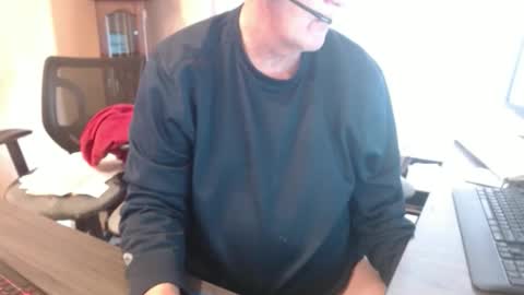 handsome_guy4u online show from April 1, 3:53 pm