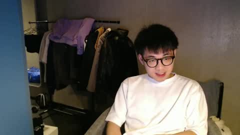Snapshot of handsome_mannn chatting on March 12, 9:13 pm handsome_mannn online show from March 12, 9:13 pm