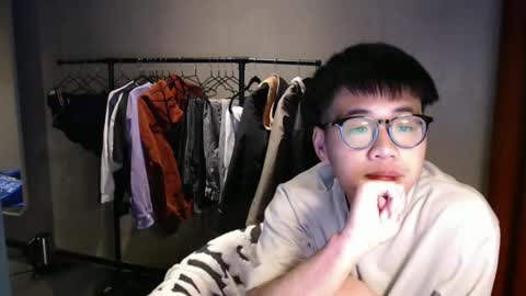 Snapshot of handsome_mannn chatting on March 3, 12:56 am handsome_mannn online show from March 3, 12:56 am