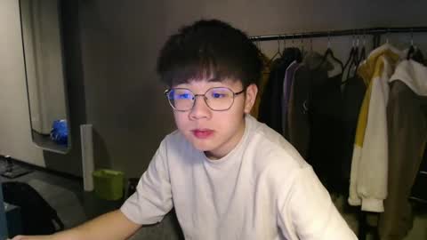 Snapshot of handsome_mannn chatting on December 19, 9:49 pm handsome_mannn online show from December 19, 9:49 pm
