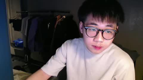 Snapshot of handsome_mannn chatting on March 10, 11:16 pm handsome_mannn online show from March 10, 11:16 pm