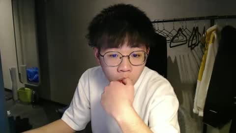 Snapshot of handsome_mannn chatting on December 21, 8:10 pm handsome_mannn online show from December 21, 8:10 pm