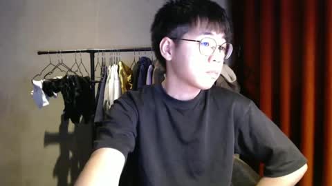 Snapshot of handsome_mannn chatting on December 18, 7:19 pm handsome_mannn online show from December 18, 7:19 pm
