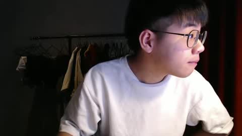 Snapshot of handsome_mannn chatting on December 13, 6:49 pm handsome_mannn online show from December 13, 6:49 pm