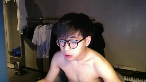 handsome_mannn online show from April 8, 6:38 pm