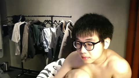 Snapshot of handsome_mannn chatting on February 27, 8:20 pm handsome_mannn online show from February 27, 8:20 pm