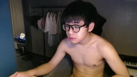 Snapshot of handsome_mannn chatting on October 23, 8:56 pm handsome_mannn online show from October 23, 8:56 pm