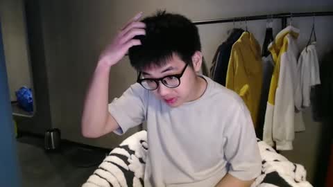 Snapshot of handsome_mannn chatting on February 8, 2:04 am handsome_mannn online show from February 8, 2:04 am