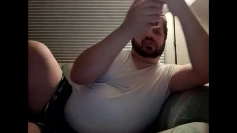 Snapshot of handsomedaddy198923 chatting on October 31, 7:34 am handsomedaddy198923 online show from October 31, 7:34 am