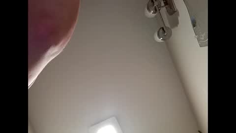 Snapshot of handsomedaddy198923 chatting on October 18, 7:13 am handsomedaddy198923 online show from October 18, 7:13 am