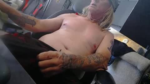 handystud33 online show from June 18, 6:57 pm