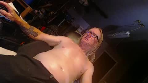 handystud33 online show from June 13, 6:17 pm