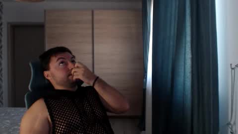 Snapshot of hankmalone chatting on October 22, 5:33 am HankMalone online show from October 22, 5:33 am