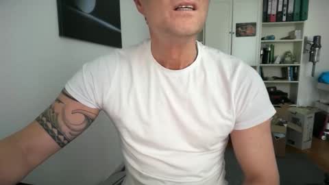 hanky online show from March 31, 2:19 pm