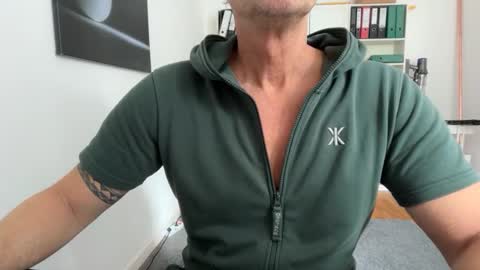 hanky online show from October 19, 1:25 pm