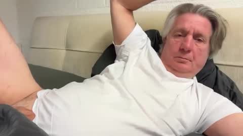hans66760 online show from December 19, 7:18 pm
