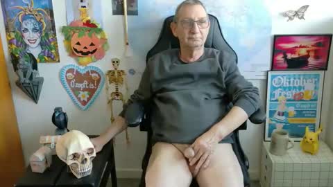 Snapshot of hansi63 chatting on October 2, 11:14 am charly online show from October 2, 11:14 am