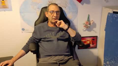 Snapshot of hansi63 chatting on February 24, 9:52 pm charly online show from February 24, 9:52 pm