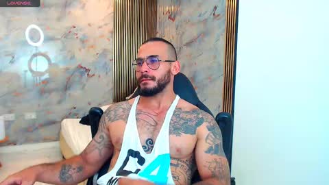 Snapshot of hanz_col chatting on February 5, 3:02 am hanz_col online show from February 5, 3:02 am