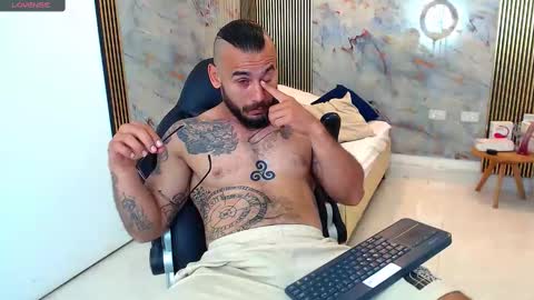 Snapshot of hanz_col chatting on February 18, 2:05 am hanz_col online show from February 18, 2:05 am