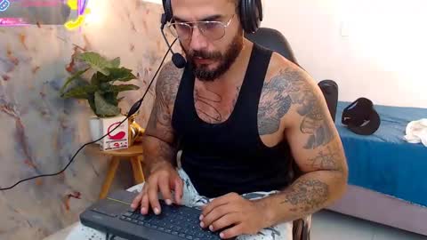 Snapshot of hanz_col chatting on September 15, 8:54 pm hanz_col online show from September 15, 8:54 pm