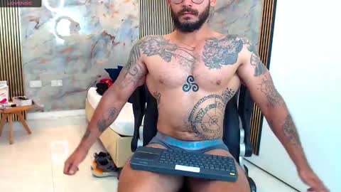 Snapshot of hanz_col chatting on March 1, 11:39 am hanz_col online show from March 1, 11:39 am