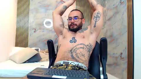 Snapshot of hanz_col chatting on January 25, 4:34 am hanz_col online show from January 25, 4:34 am