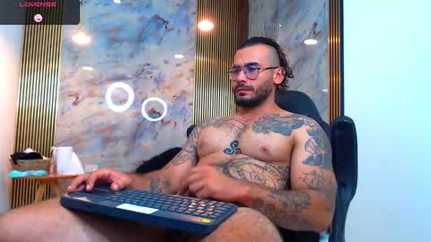 Snapshot of hanz_col chatting on December 26, 4:21 am hanz_col online show from December 26, 4:21 am