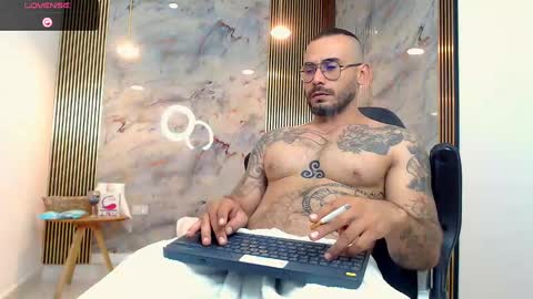 Snapshot of hanz_col chatting on December 23, 2:13 am hanz_col online show from December 23, 2:13 am