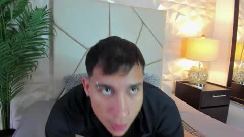  Happy Boy  online show from December 22, 12:02 pm