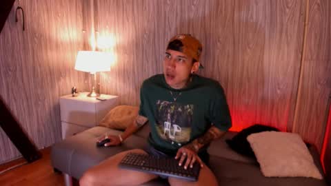  Happy Boy  online show from December 18, 12:12 pm