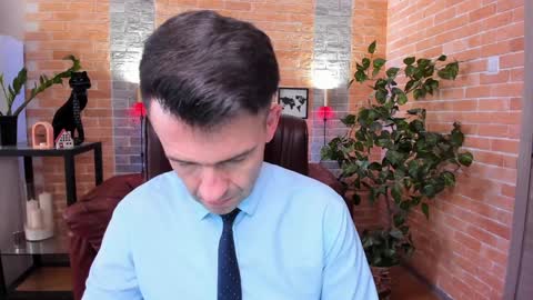 Snapshot of hard_and_juici chatting on February 4, 12:00 pm Steve online show from February 4, 12:00 pm