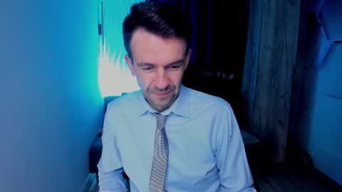 Snapshot of hard_and_juici chatting on October 19, 3:44 am Steve online show from October 19, 3:44 am