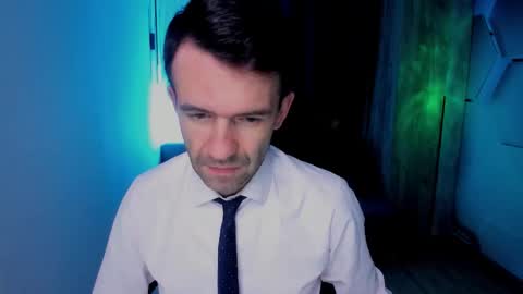 Snapshot of hard_and_juici chatting on October 27, 3:31 am Steve online show from October 27, 3:31 am