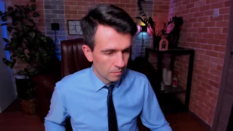 Snapshot of hard_and_juici chatting on December 15, 1:00 pm Steve online show from December 15, 1:00 pm