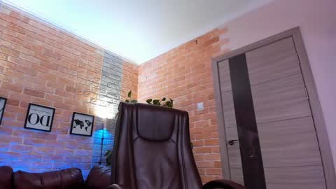 Snapshot of hard_and_juici chatting on January 19, 1:55 pm Steve online show from January 19, 1:55 pm