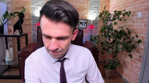 Snapshot of hard_and_juici chatting on February 13, 10:44 am Steve online show from February 13, 10:44 am