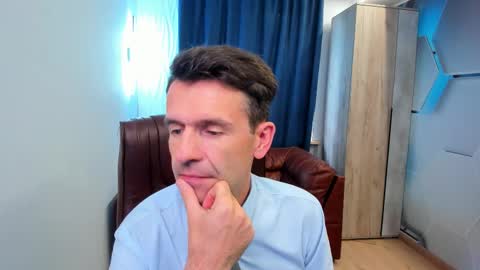 Snapshot of hard_and_juici chatting on September 17, 12:28 pm Steve online show from September 17, 12:28 pm